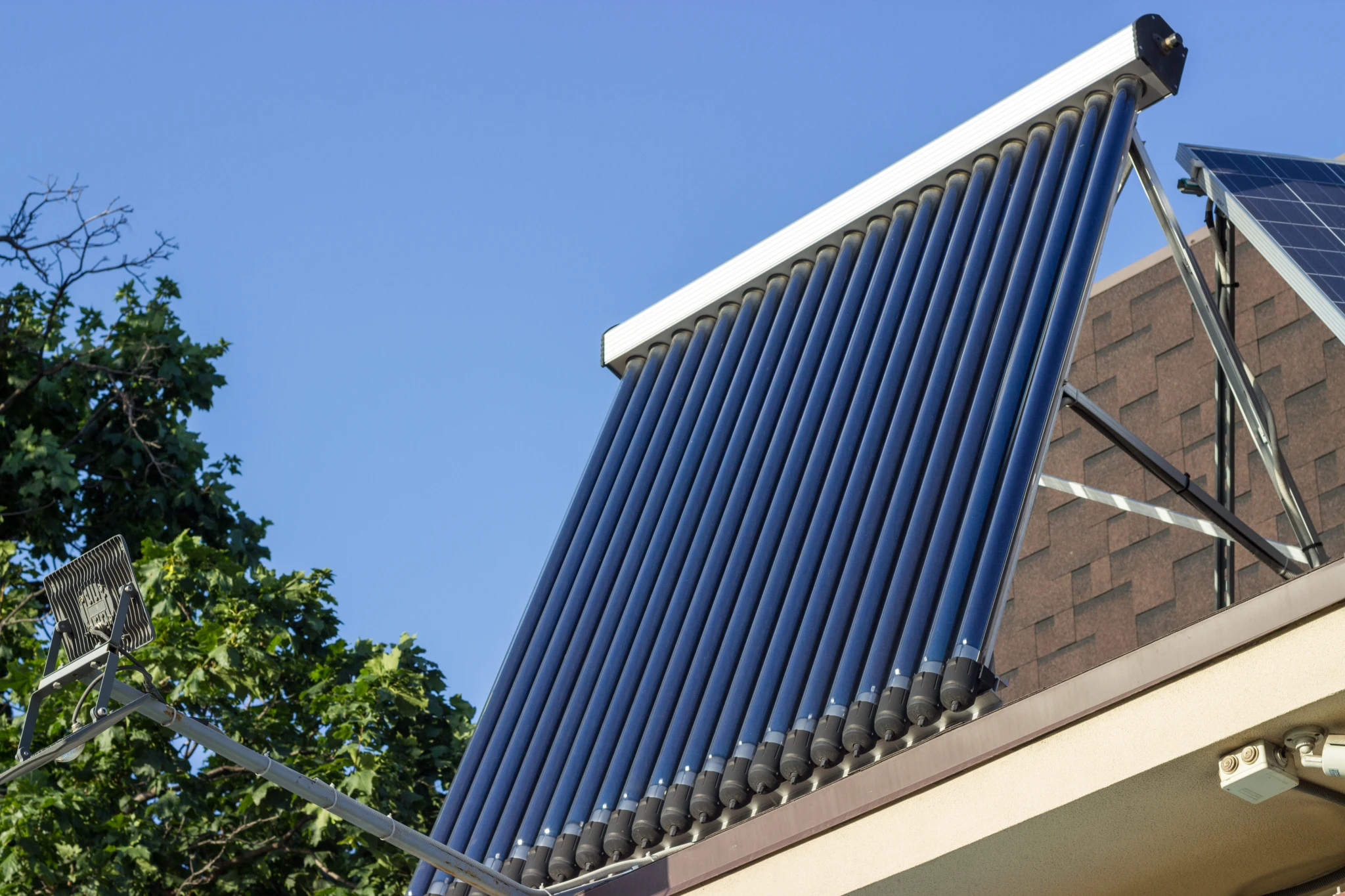 domestic-solar-panel-on-a-roof-with-clear-cloudl-2025-08-26-10-08-37-utc