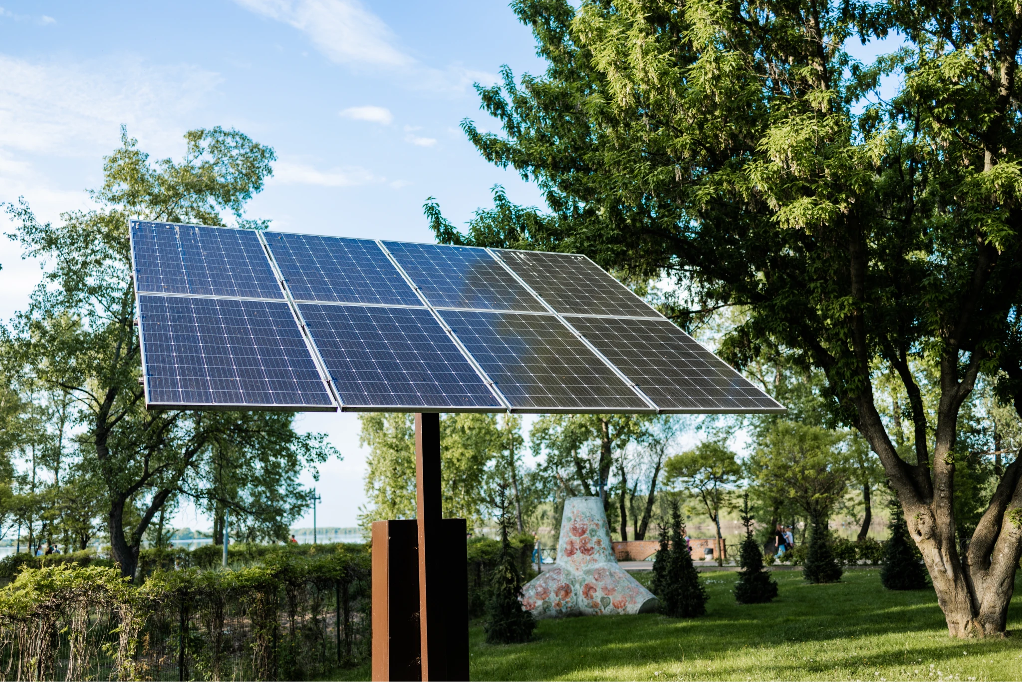 solar-panels-in-public-park-in-ukraine-photovolta-2025-03-13-00-03-44-utc